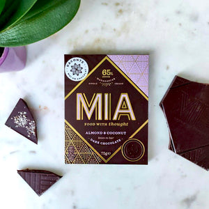 MIA 65% de cacao de Madagascar aux amandes salées et noix de coco végan  semaine européenne du développement durable  Noël  meilleurs chocolats du monde  grillé  enjeux développement durable  Développement durable  Chocolats originaux  CHOCOLATS NOIR  chocolatier  Chocolat vegan  Chocolat originaux  chocolat noir  Chocolat développement durables  Chocolat développement durable  chocolat durable  Chocolat de Madagascar  chocolat d'origine Madagascar  chocolat artisanal  chocolat